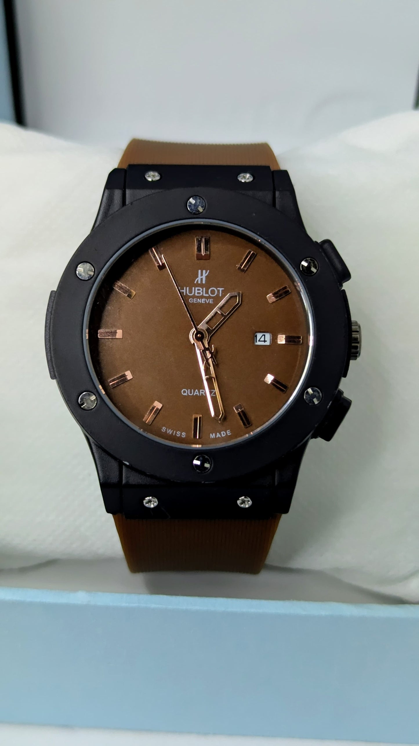 Hublot Brown Rubber Straps Watch with Black Case Brown Dial.